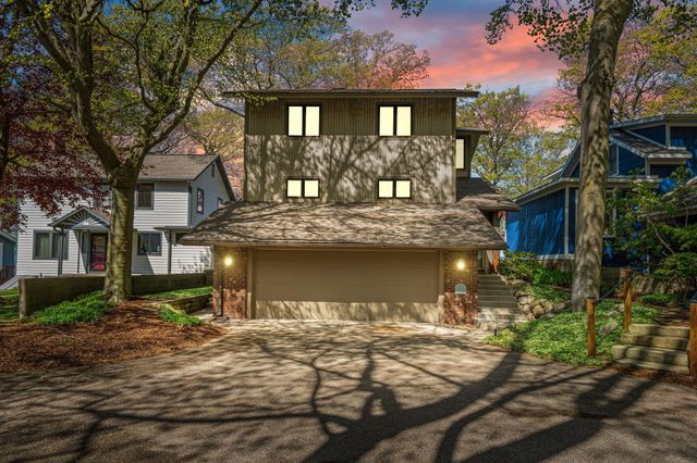 410 N Lakeshore Drive, Park Twp, MI 49424