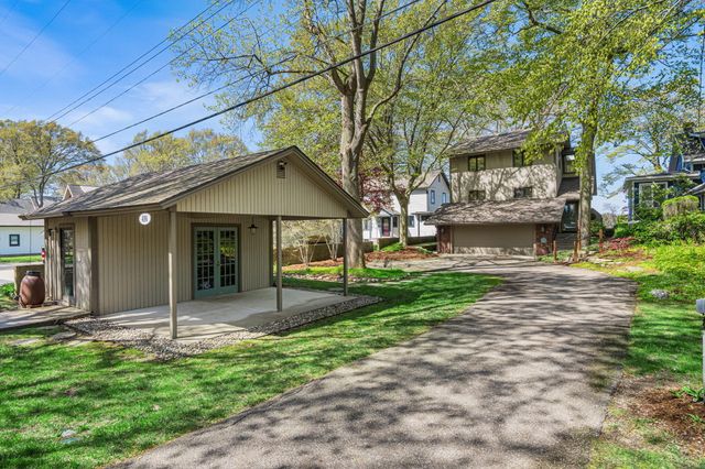 410 N Lakeshore Drive, Park Twp, MI 49424