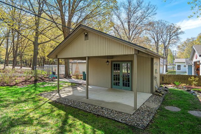 410 N Lakeshore Drive, Park Twp, MI 49424