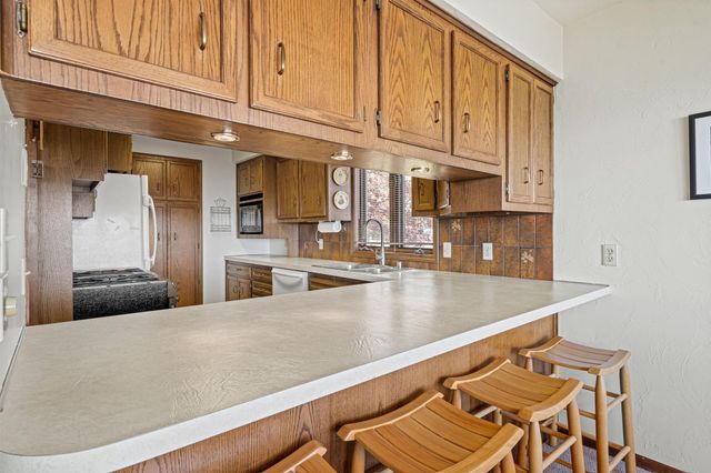 410 N Lakeshore Drive, Park Twp, MI 49424