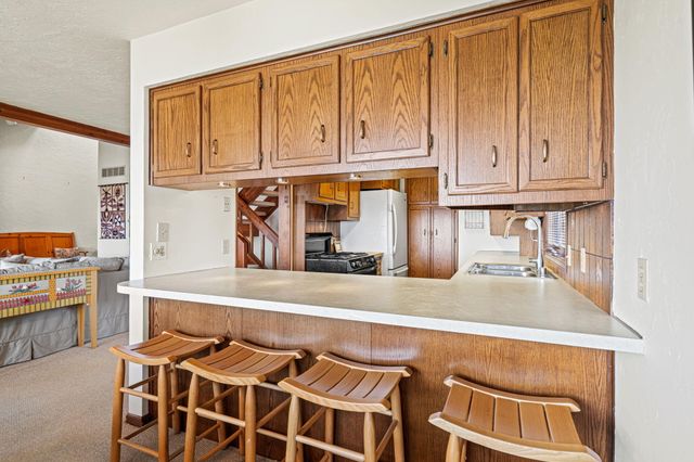 410 N Lakeshore Drive, Park Twp, MI 49424