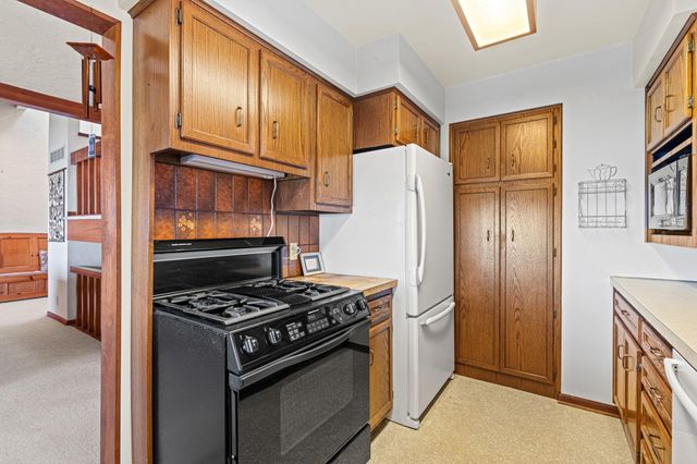 410 N Lakeshore Drive, Park Twp, MI 49424