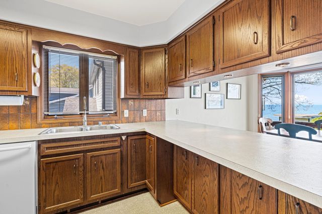 410 N Lakeshore Drive, Park Twp, MI 49424