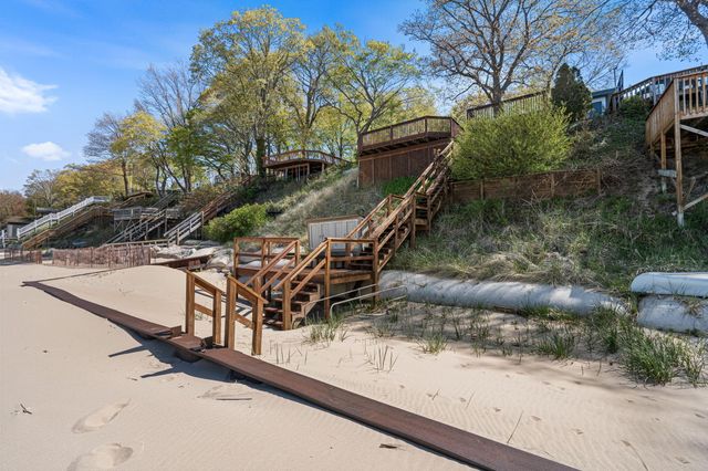 410 N Lakeshore Drive, Park Twp, MI 49424