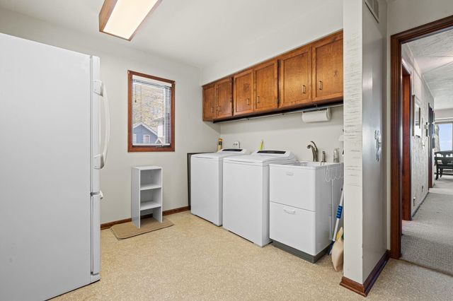 410 N Lakeshore Drive, Park Twp, MI 49424