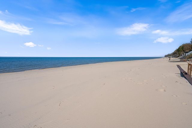 410 N Lakeshore Drive, Park Twp, MI 49424