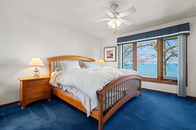 410 N Lakeshore Drive, Park Twp, MI 49424