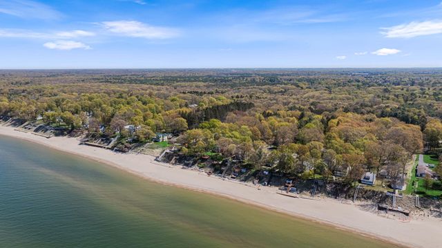 410 N Lakeshore Drive, Park Twp, MI 49424