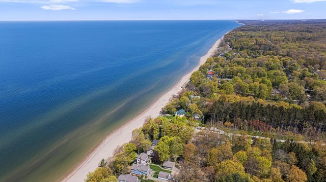 410 N Lakeshore Drive, Park Twp, MI 49424