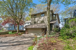 410 N Lakeshore Drive, Park Twp, MI 49424