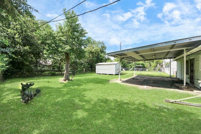 5202 Pensdale Street, Houston, TX 77033