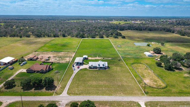 247 S Palo Alto, Floresville, TX 78114