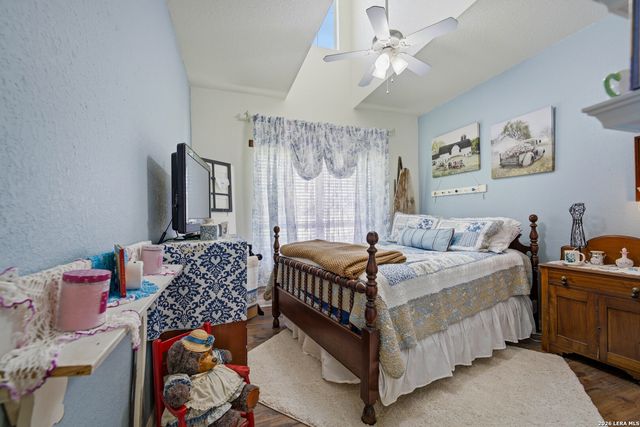 247 S Palo Alto, Floresville, TX 78114