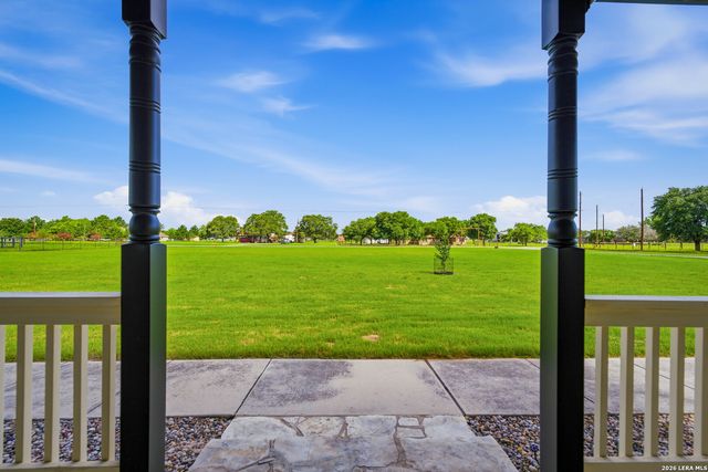 247 S Palo Alto, Floresville, TX 78114