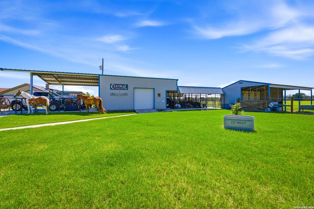247 S Palo Alto, Floresville, TX 78114
