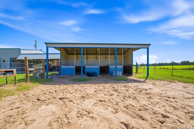 247 S Palo Alto, Floresville, TX 78114