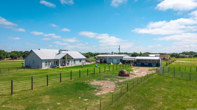 247 S Palo Alto, Floresville, TX 78114