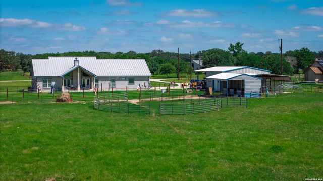 247 S Palo Alto, Floresville, TX 78114