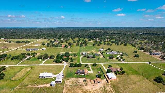 247 S Palo Alto, Floresville, TX 78114