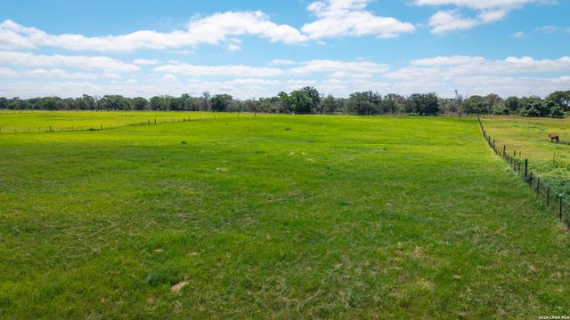 247 S Palo Alto, Floresville, TX 78114