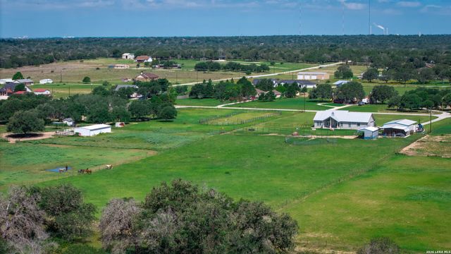 247 S Palo Alto, Floresville, TX 78114