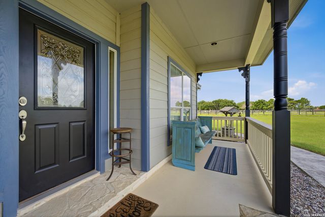 247 S Palo Alto, Floresville, TX 78114