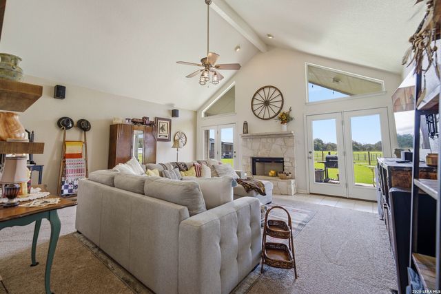 247 S Palo Alto, Floresville, TX 78114