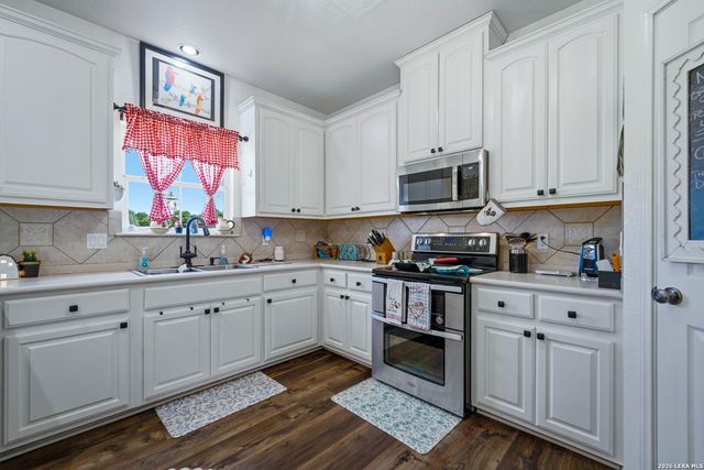 247 S Palo Alto, Floresville, TX 78114
