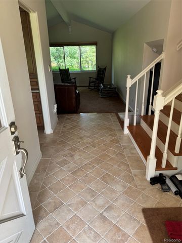 6925 Windham Lane, Bloomfield Charter Township, MI 48301