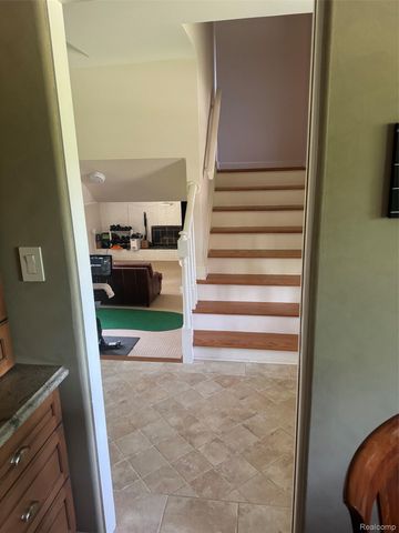 6925 Windham Lane, Bloomfield Charter Township, MI 48301
