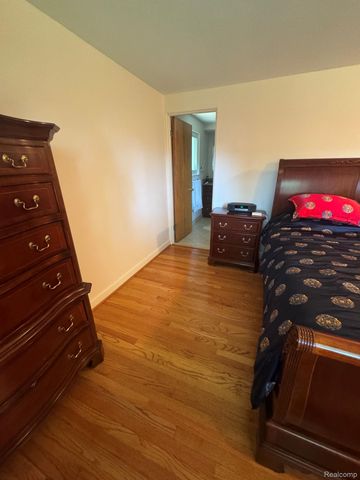 6925 Windham Lane, Bloomfield Charter Township, MI 48301