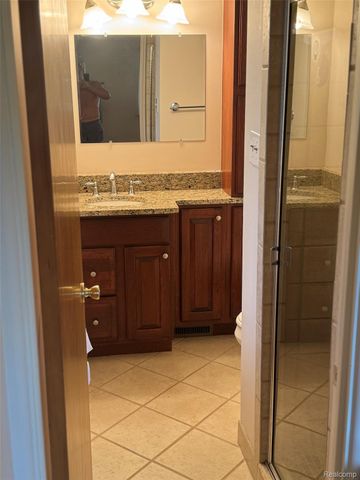 6925 Windham Lane, Bloomfield Charter Township, MI 48301