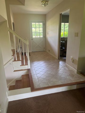 6925 Windham Lane, Bloomfield Charter Township, MI 48301