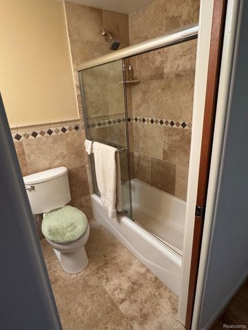 6925 Windham Lane, Bloomfield Charter Township, MI 48301