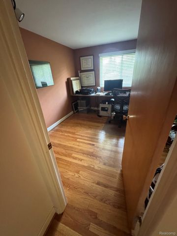 6925 Windham Lane, Bloomfield Charter Township, MI 48301