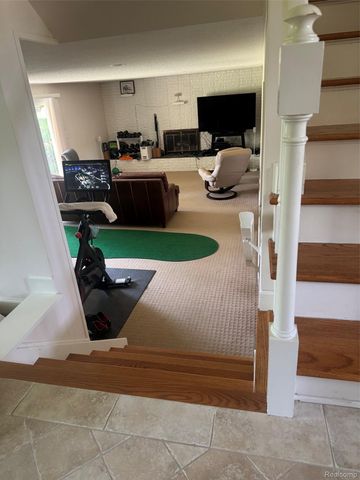 6925 Windham Lane, Bloomfield Charter Township, MI 48301