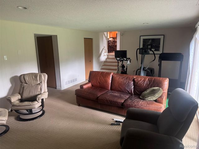 6925 Windham Lane, Bloomfield Charter Township, MI 48301