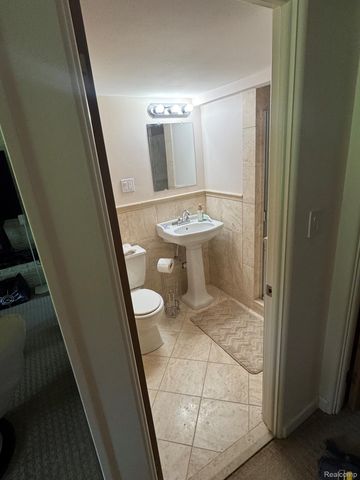 6925 Windham Lane, Bloomfield Charter Township, MI 48301