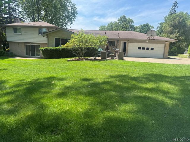 6925 Windham Lane, Bloomfield Charter Township, MI 48301