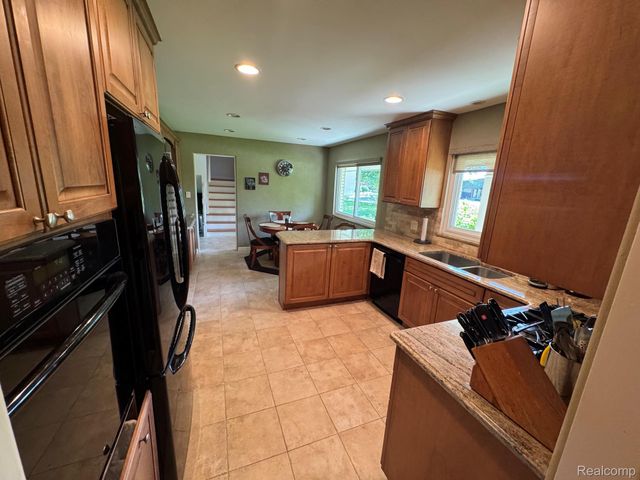 6925 Windham Lane, Bloomfield Charter Township, MI 48301