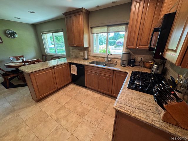 6925 Windham Lane, Bloomfield Charter Township, MI 48301