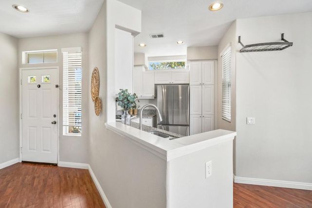 10766 Sabre Hill 258, San Diego, CA 92128