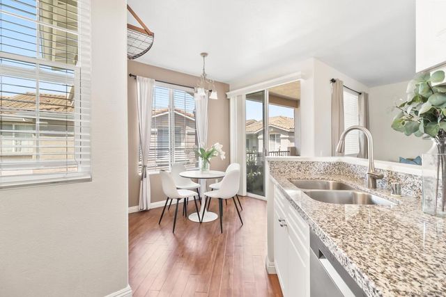 10766 Sabre Hill 258, San Diego, CA 92128