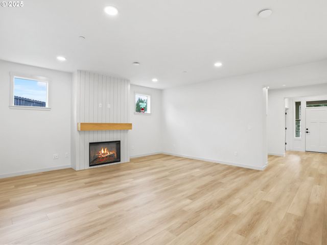 403 W 19TH St, La Center, WA 98629