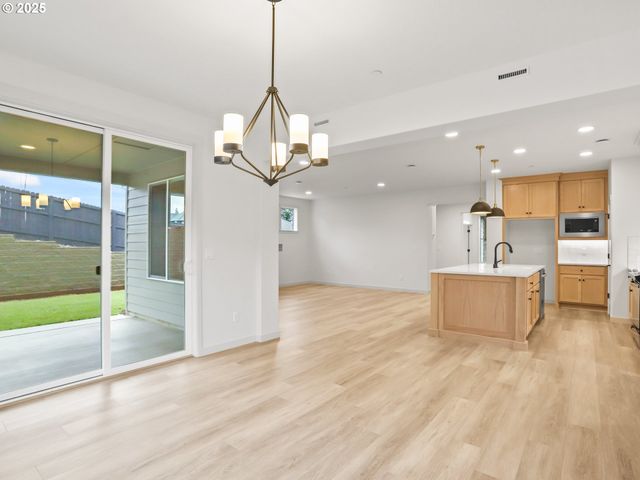 403 W 19TH St, La Center, WA 98629