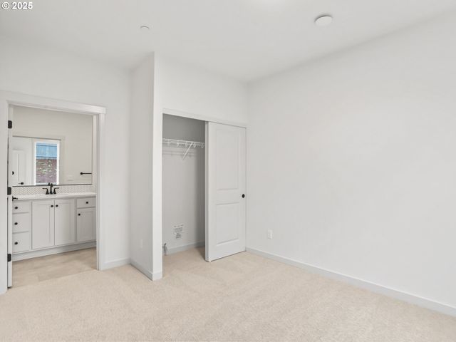 403 W 19TH St, La Center, WA 98629