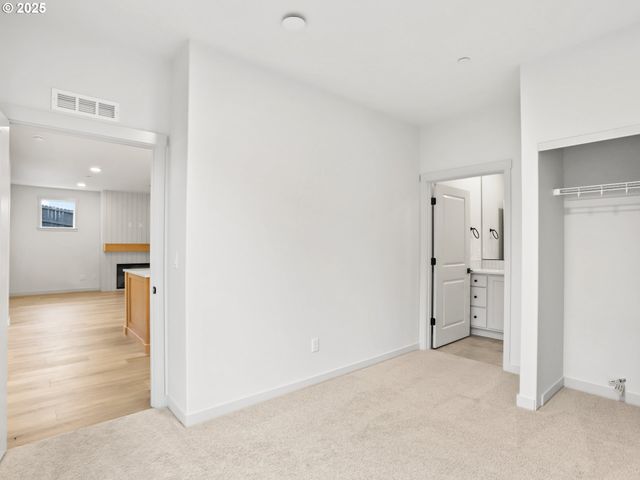 403 W 19TH St, La Center, WA 98629