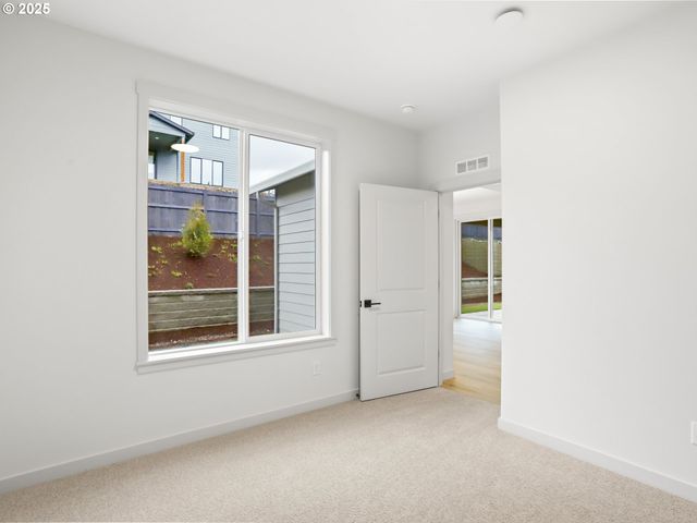 403 W 19TH St, La Center, WA 98629