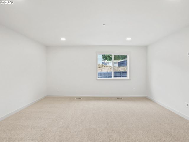403 W 19TH St, La Center, WA 98629