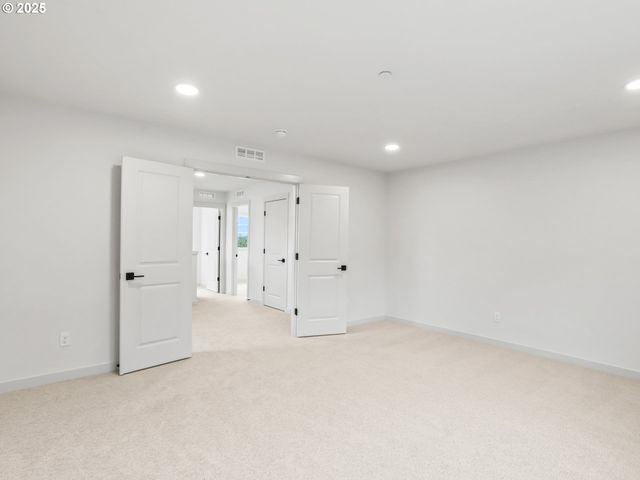 403 W 19TH St, La Center, WA 98629